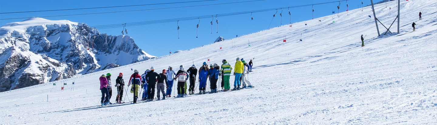 Image of a ski school.
